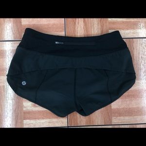 lululemon black speed up shorts 2.5”